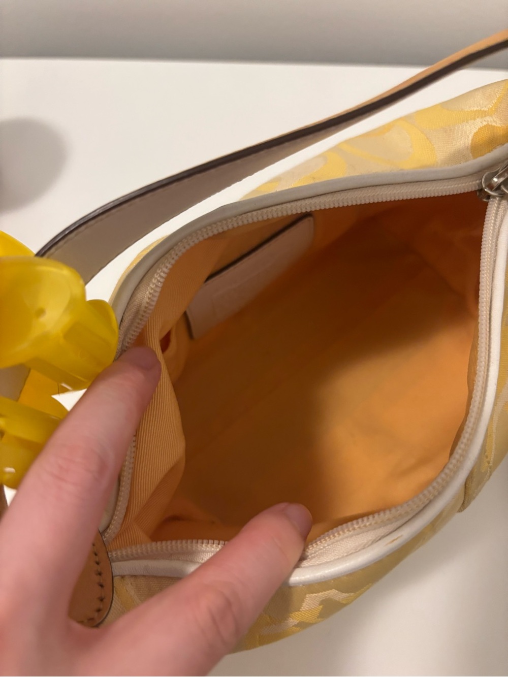vinatge Coach Yellow Signature small bag - Picture 7 of 9